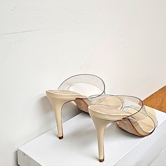 SCHUTZ ARIELLA VINYL AND LEATHER SANDAL. - Picture 7 of 9